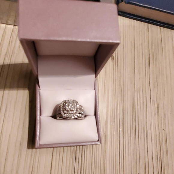 Wedding ring - Picture 2 of 4